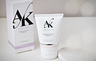 Крем-маска для рук, ногтей и локтей Gentle touch: новинка на полках бьюти-магазинов