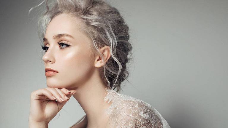 Девушка в профиль